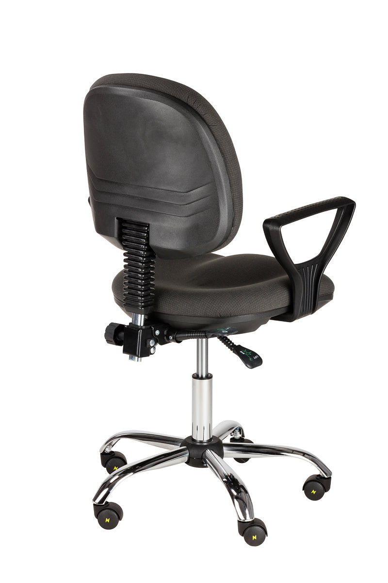 Zbliżenie na strukturę przewodzącej tkaniny antyelektrostatycznej użytej w krześle Varidesko